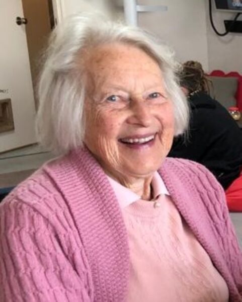 Birgit 'Bee' Elisabeth Taylor